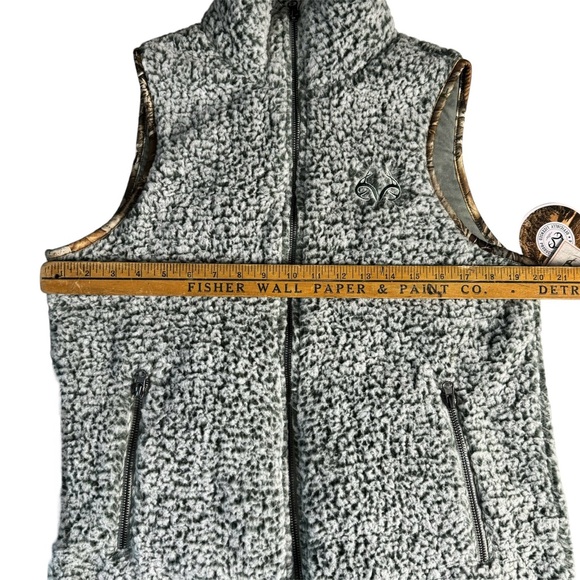 Real Tree by Colliseum Faux Sherpa Vest Size XL Pale Green with Camo trim - Picture 6 of 13